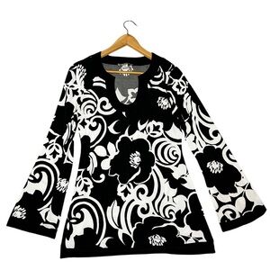 WHBM-Black and White Floral Long sleeve Top Size‎ M